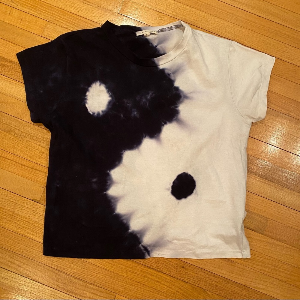 ⭐️ 5/$25 Women’s tee LA Hearts S